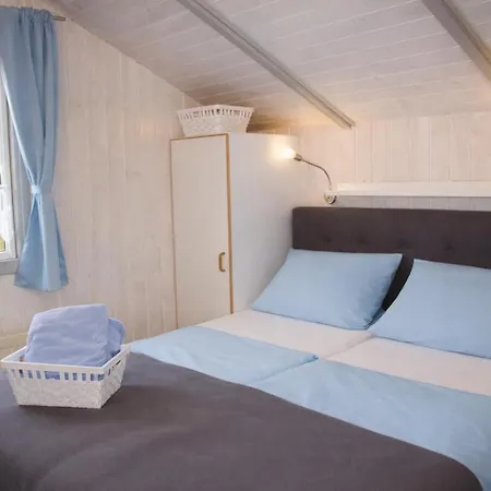 5 Personen Mit Sauna, Kanu Und Herrlichem Seeblick In
