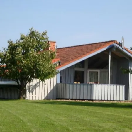 5 Personen Mit Sauna, Kanu Und Herrlichem Seeblick In *