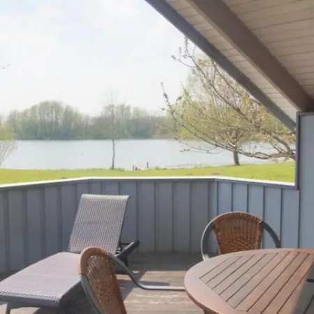 5 Personen Mit Sauna, Kanu Und Herrlichem Seeblick In *