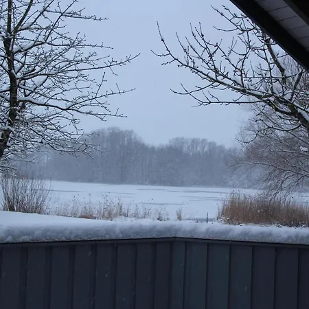 5 Personen Mit Sauna, Kanu Und Herrlichem Seeblick In *
