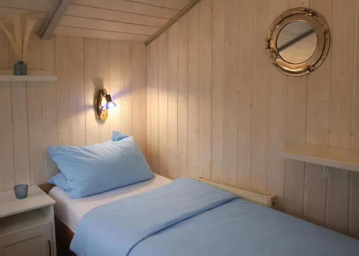 5 Personen Mit Sauna, Kanu Und Herrlichem Seeblick In Tatil Evi