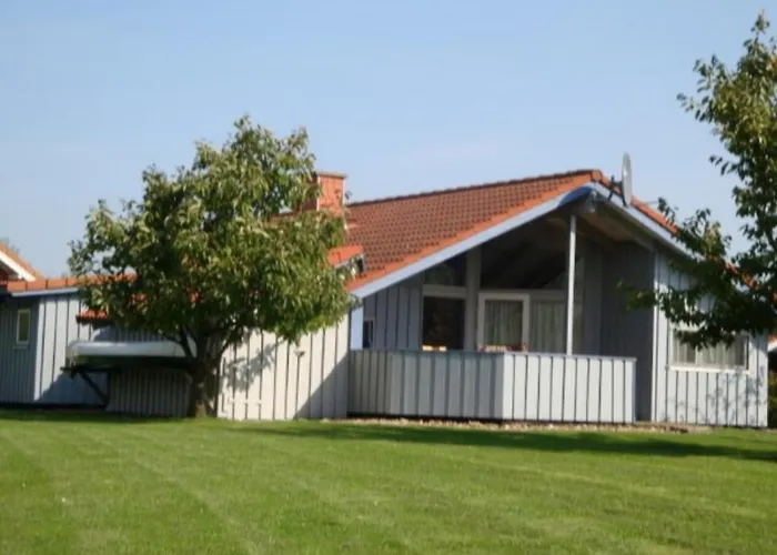 5 Personen Mit Sauna, Kanu Und Herrlichem Seeblick In *