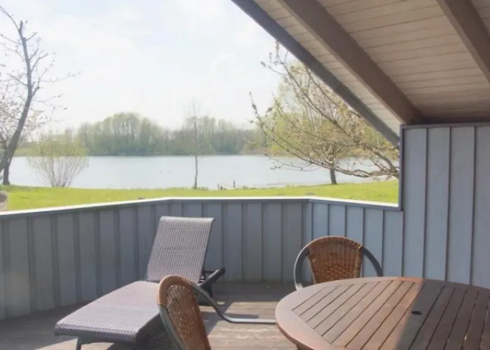 5 Personen Mit Sauna, Kanu Und Herrlichem Seeblick In *